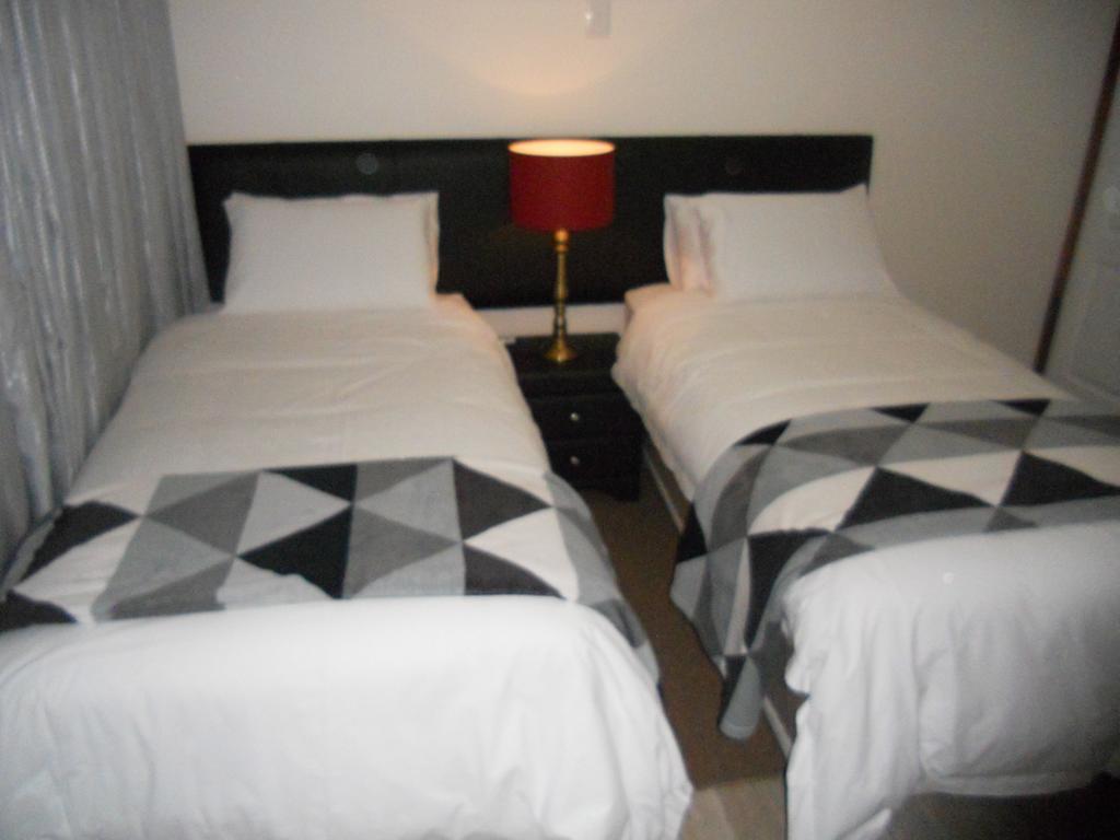 Magaliqua Guest House Noordheuwel Esterno foto