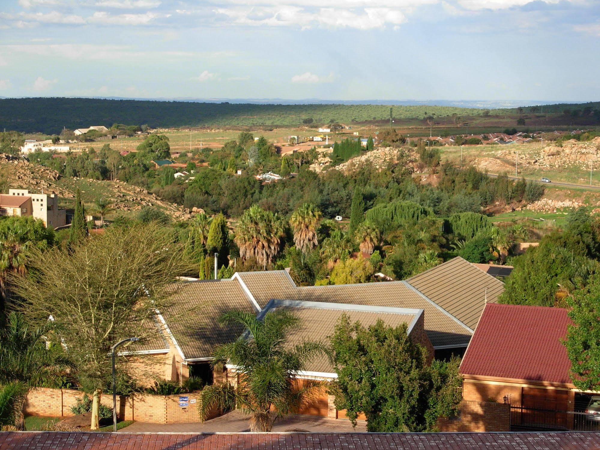 Magaliqua Guest House Noordheuwel Esterno foto