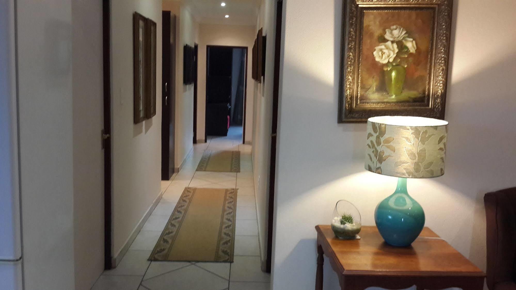 Magaliqua Guest House Noordheuwel Esterno foto